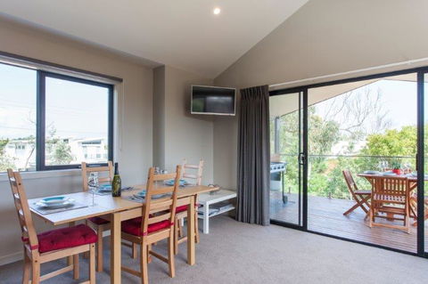 Silversands Beach Cottage - Australian Directory 3
