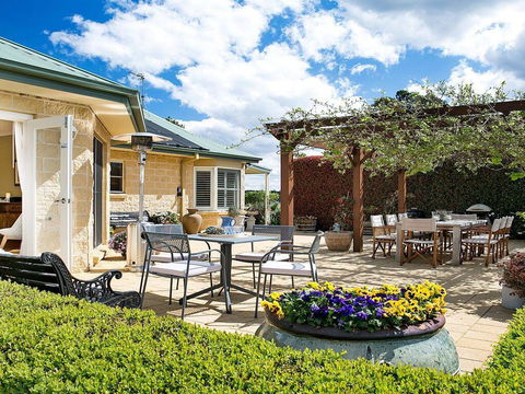 Sinden Park - Garden, Swimming Pool, Rural Vistas - Australian Directory 0