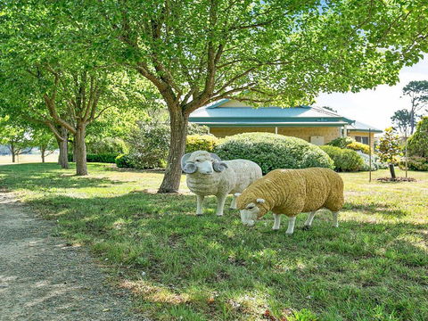 Sinden Park - Garden, Swimming Pool, Rural Vistas - Australian Directory 2