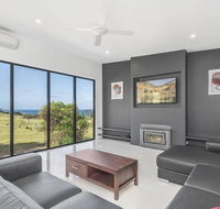 Skenes Retreat - views of the ocean from the deck - Australian Directory
