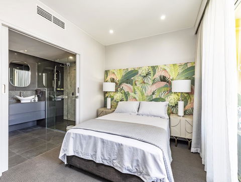 Sleek, Modern And Comfortable On Hastings Street - Australian Directory 2