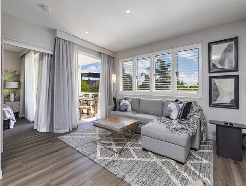 Sleek, Modern And Comfortable On Hastings Street - Australian Directory 0