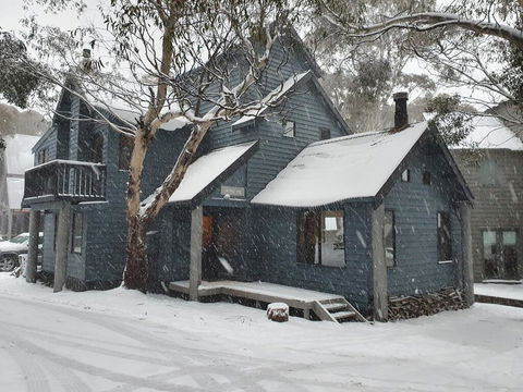 SNOWED INN Apartment - Australian Directory 0