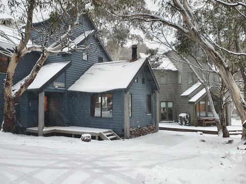 SNOWED INN Apartment - Australian Directory 2