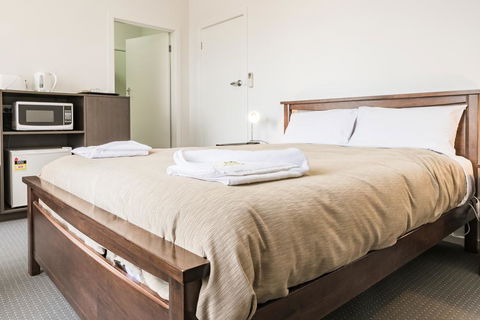 Somerset Hotel - Australian Directory 0