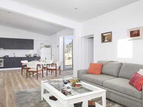Somerton Barn - Rural Tranquility & Country Comfort - Australian Directory 1