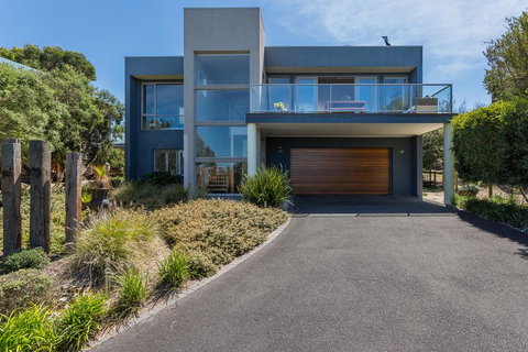 Sophisticated Contemporary Coastal Living With Sweeping Views In Cape Schanck - Australian Directory 2