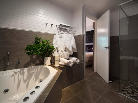 Spa Villas On Main - Australian Directory 2