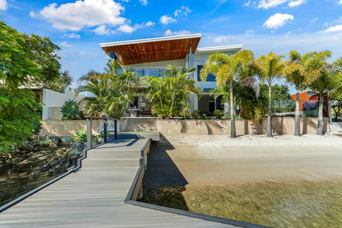 Space & Seclusion On The Water, Noosa Heads - Australian Directory 1