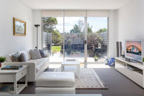 Spacious Modern Apartment In Sydney's North Shore - Australian Directory 0