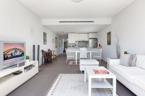 Spacious Modern Apartment In Sydney's North Shore - Australian Directory 1