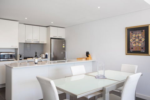 Spacious Modern Apartment In Sydney's North Shore - Australian Directory 3