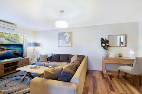 Spacious Renovated Apartment In Quiet Area - Australian Directory 0