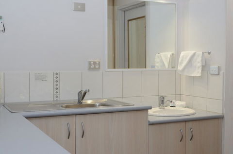 Sportsmans Motor Inn - Australian Directory 1