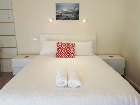 Springtide Studio Apartments - Australian Directory 0