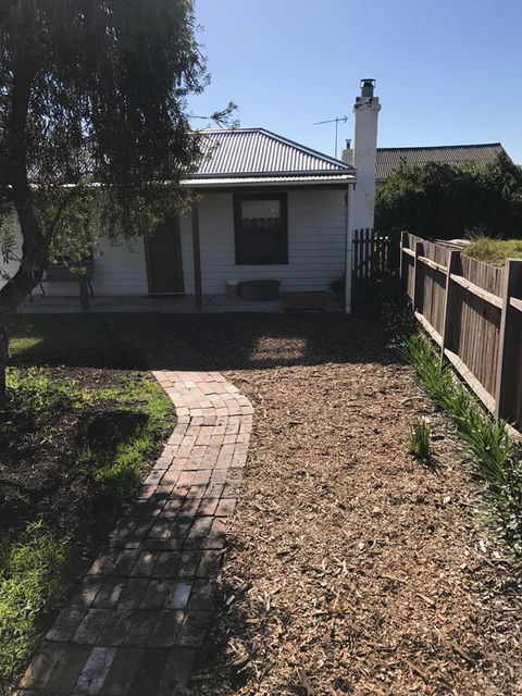 Stable Cottage - Australian Directory 3
