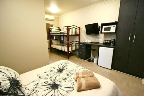 Station Hotel Motel Kurri - Australian Directory 3
