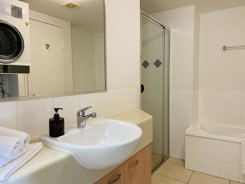 Steps From Mudjimba Beach 3 BR Apt Sunshine Coast With WIFI,Pool,Parking - Australian Directory 2