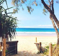 Steps from Mudjimba Beach 3 BR Apt Sunshine Coast with WIFIPoolParking - Australian Directory
