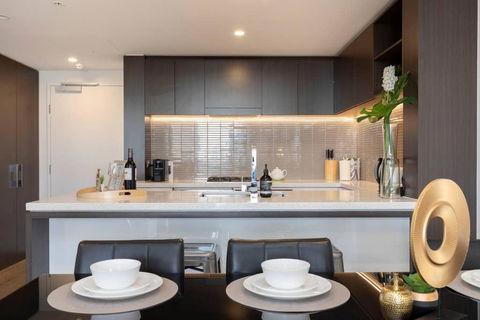 STH - River Views, Fast Internet, Long Stays - Australian Directory 0