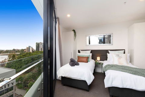 STH - River Views, Fast Internet, Long Stays - Australian Directory 2