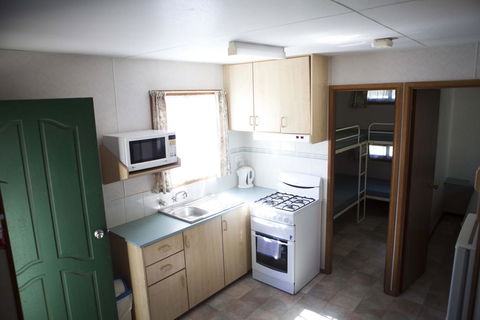 Strayleaves Caravan Park - Australian Directory 3