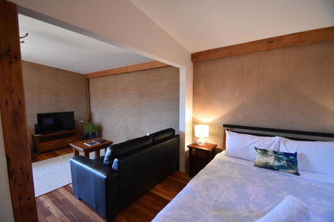Studio 59 Holiday Home - Australian Directory 3