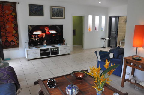 STUNNING MAGNETIC ISLAND HOME,PRIVATE, LARGE POOL,ADULTS ONLY - Australian Directory 0