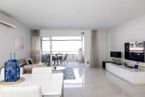 Stylish Executive Apartment With Balcony - Australian Directory 0
