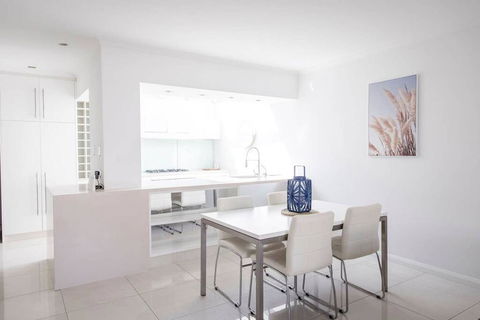 Stylish Executive Apartment With Balcony - Australian Directory 2