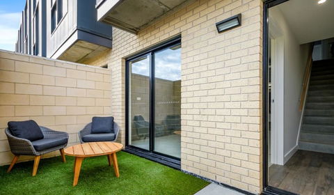 Stylish Townhouse - Australian Directory 3