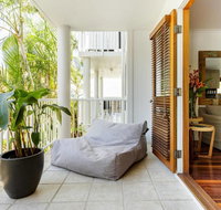 Stylish Tropical Oasis Apartment with Hot Tub and Four Pools - Australian Directory