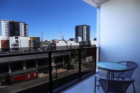Stylist 2 Bedrooms Apartment With Pool/GYM/Parking - Australian Directory 1