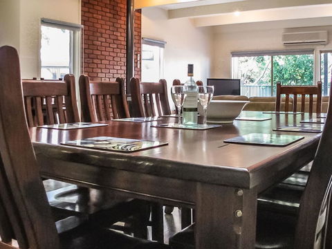 Summers Inn - Australian Directory 2