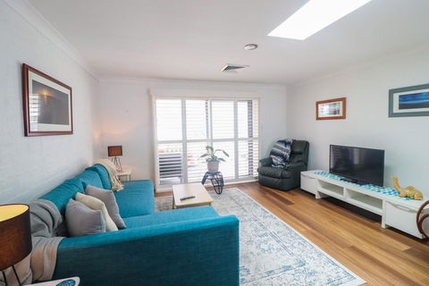Sunflower Villa In Raffertys Resort - Australian Directory 2