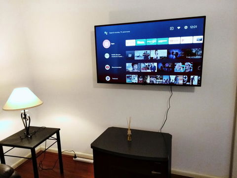 Sunny House - Melbourne Airport Home - Australian Directory 1