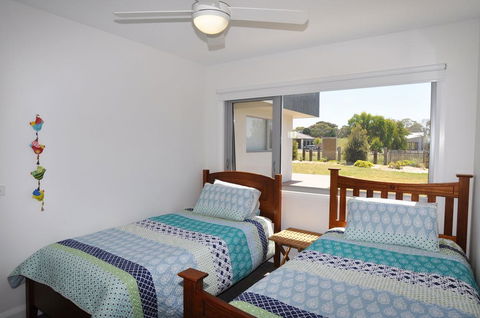SUNNYSIDE - SURF SIDE - Australian Directory 2