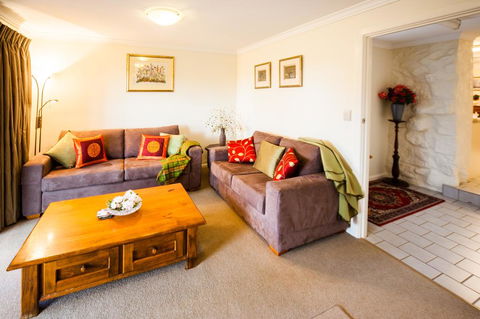 Sunnyside Cottage - Australian Directory 1