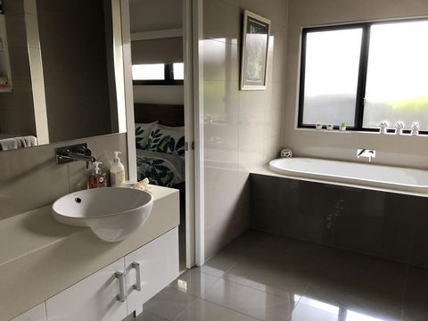 Sunset On Sunrise Bed & Breakfast - Australian Directory 2