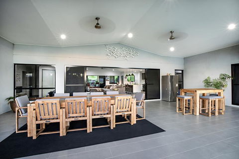 Sunset Penthouse Couples Retreat, Close To Airlie Beach, Champagne On Arrival - Australian Directory 2