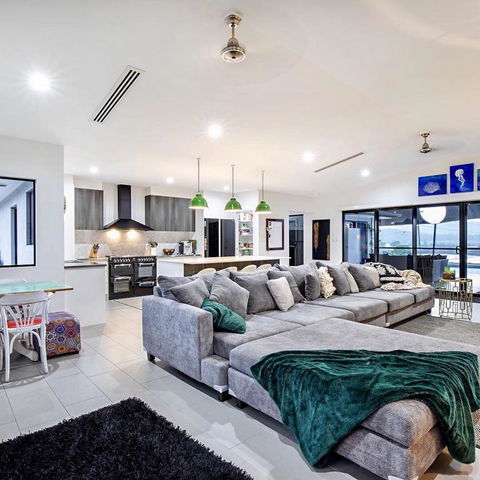Sunset Penthouse Couples Retreat, Close To Airlie Beach, Champagne On Arrival - Australian Directory 3