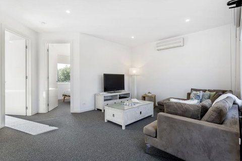 SUNSET VIEWS - MORNINGTON - Australian Directory 2