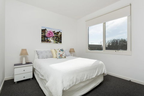 SUNSET VIEWS - MORNINGTON - Australian Directory 1