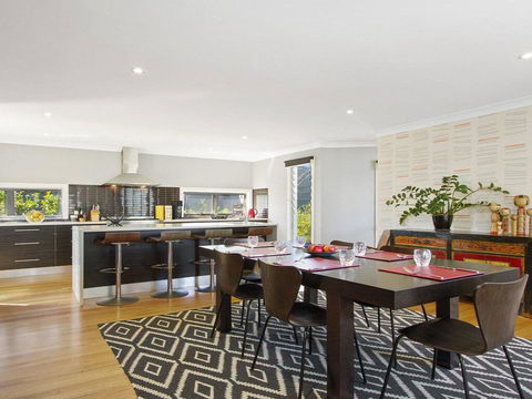 Sunshine Beach House-25 Metre Walk To The Beach - Australian Directory 2