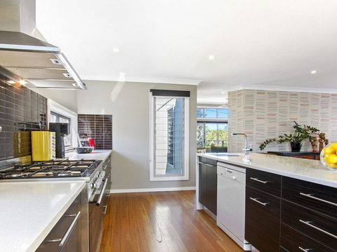 Sunshine Beach House-25 Metre Walk To The Beach - Australian Directory 1