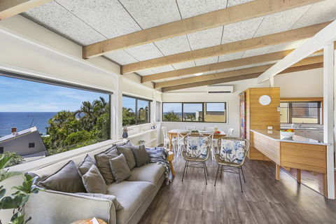 Sunshine Beach Shack - Australian Directory 1