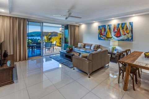Superior Poinciana 011 On Hamilton Island - Australian Directory 0