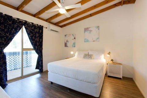 Surf And Sunsets, Beach Holiday Home Mandurah - Australian Directory 3