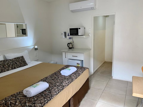 Surf Beach Motel Coffs - Australian Directory 1