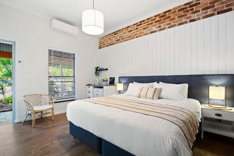 Surfaris Retreat - Australian Directory 2